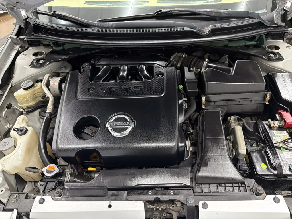 Used 2009 Silver Nissan 3.5 SE image 30