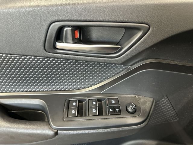 Certified Used 2018 Pearl Toyota XLE image 19