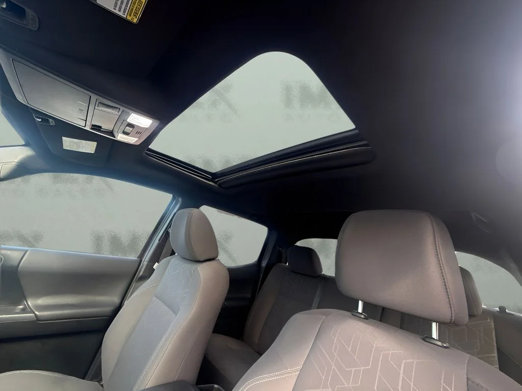 Used 2016  Toyota SR5 image 6