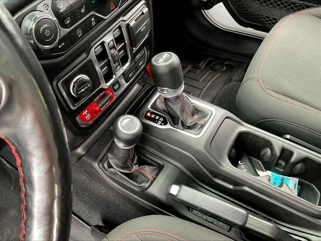Certified Used 2019 White Jeep Unlimited Rubicon image 18
