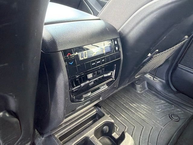 Used 2022 White Jeep Laredo image 18