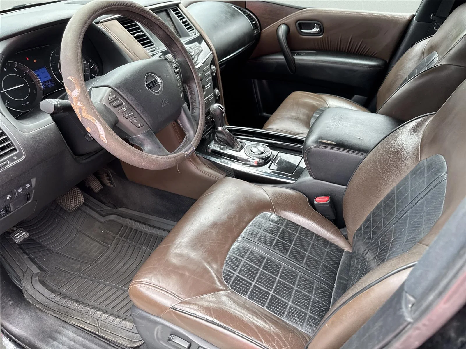 Used 2019 Super Black Nissan Platinum image 38