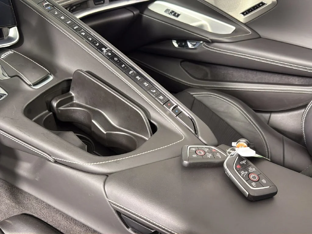 Used 2025 Arctic White Chevrolet 3LT image 29