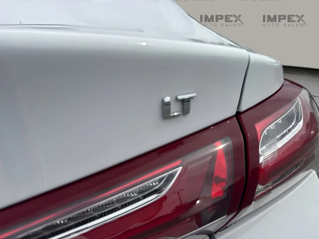 Used 2022 White Chevrolet LT image 19