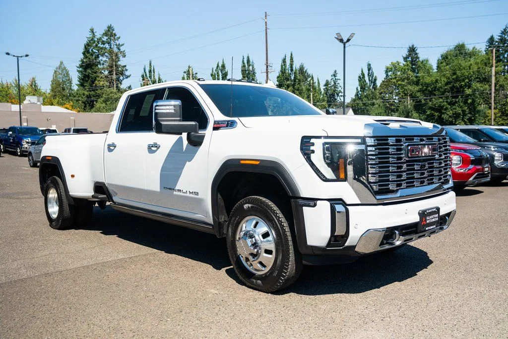 Used 2025 White GMC Denali image 1
