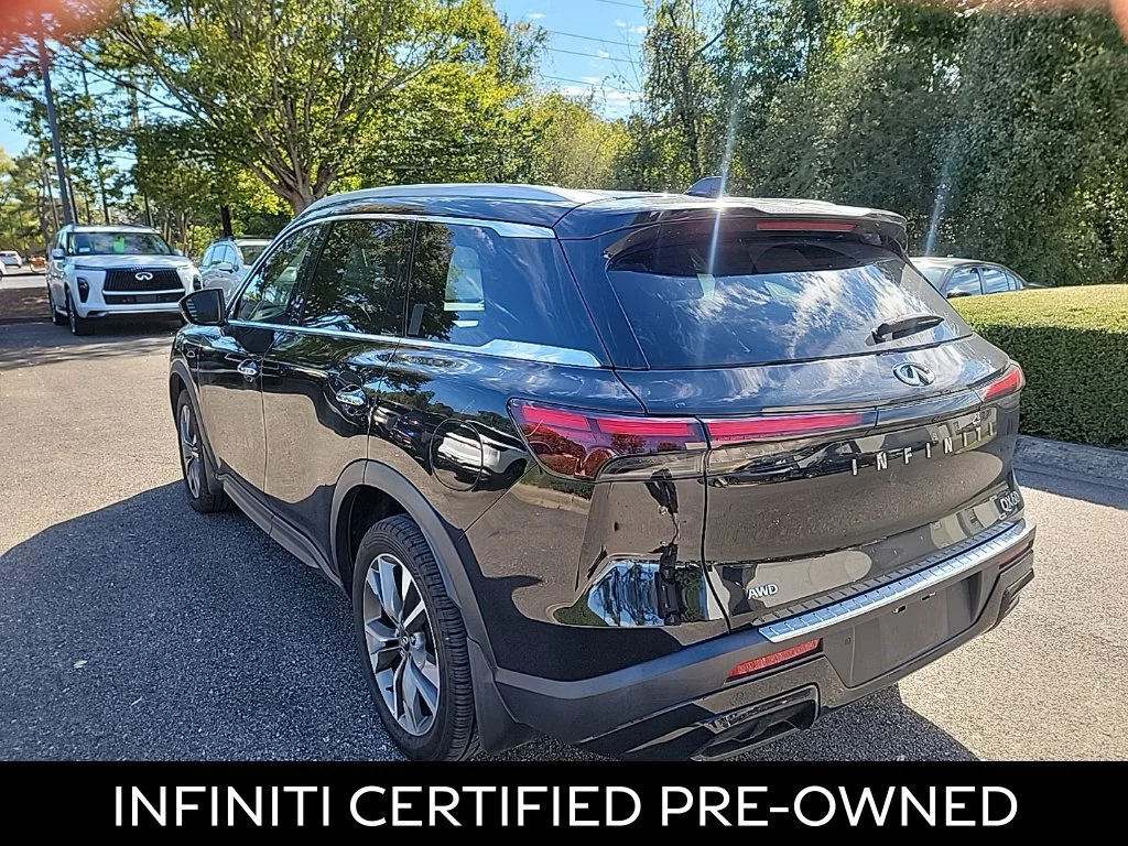 Certified Used 2023 Mineral Black INFINITI LUXE image 3