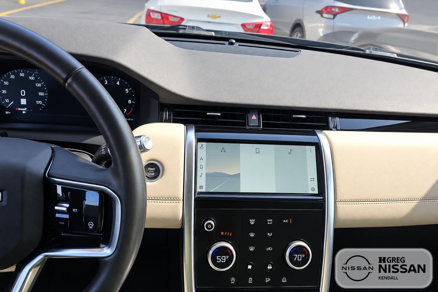 Used 2021 White Land Rover SE image 11
