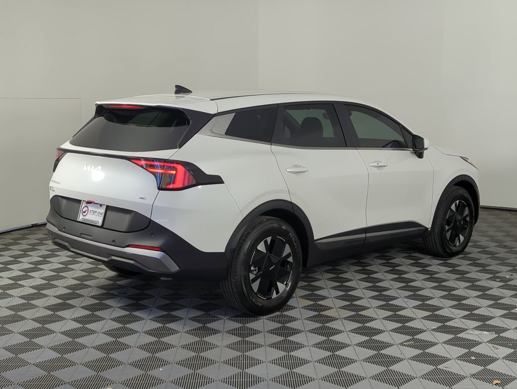 New 2026 Snow White Pearl Kia LX image 7
