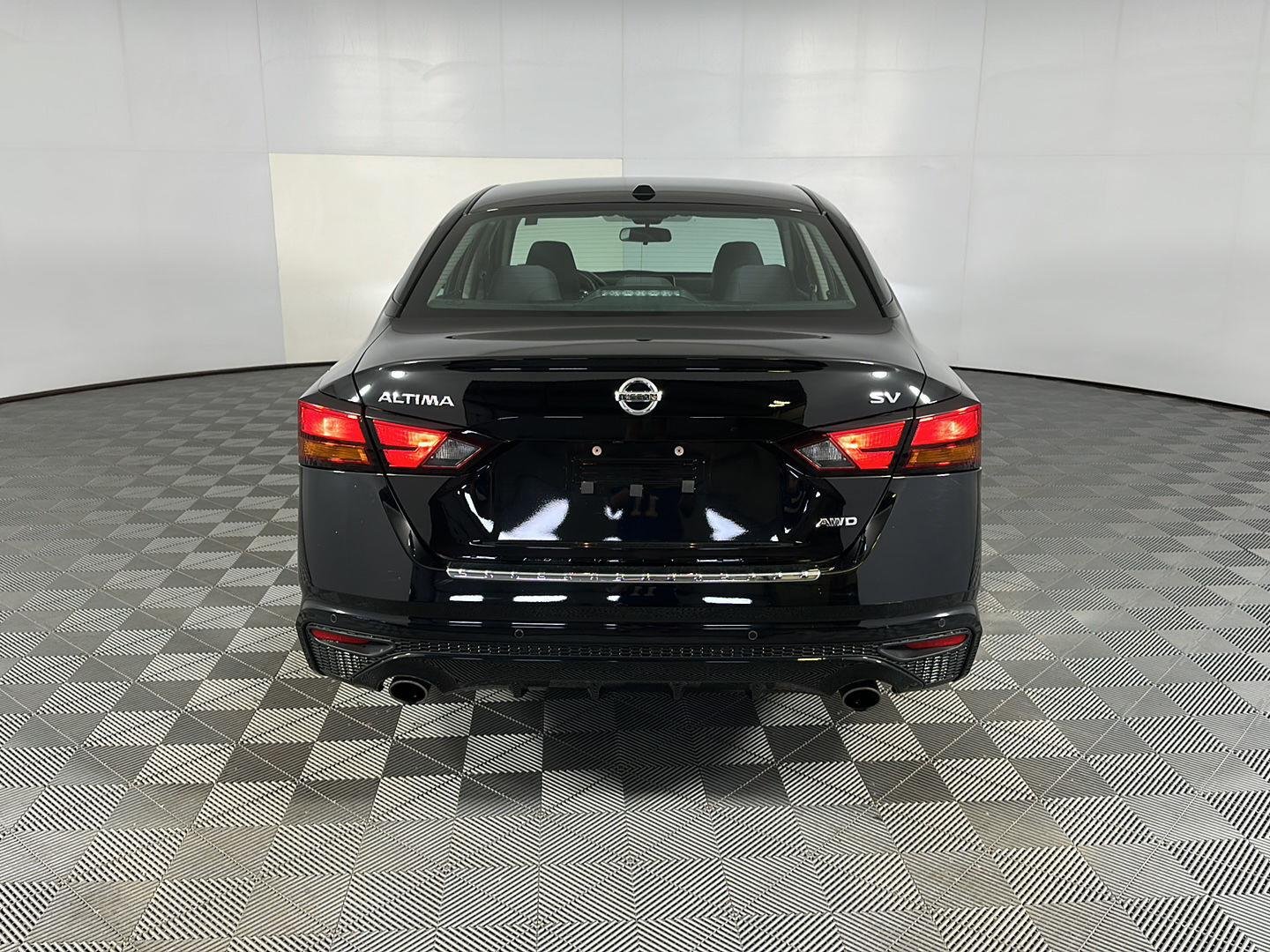 Used 2022 Super Black Nissan 2.5 SV image 8