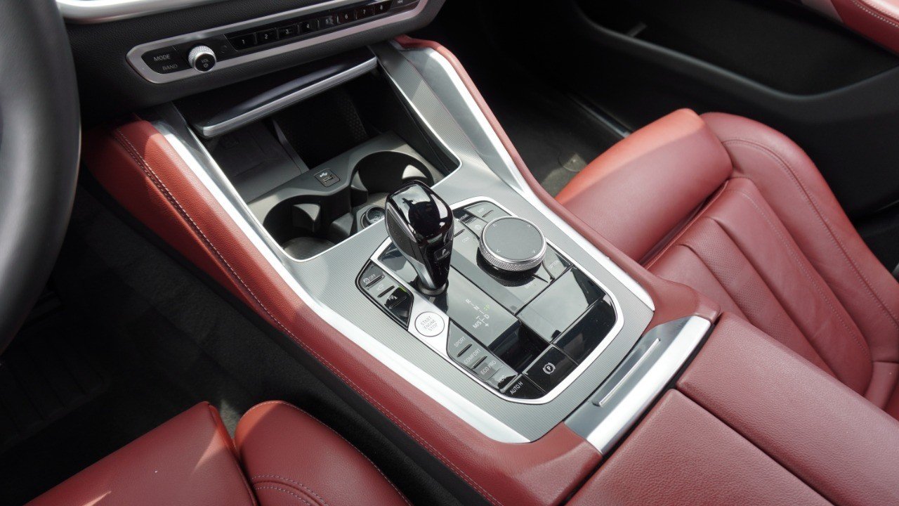 Used 2022 White BMW xDrive40i image 19