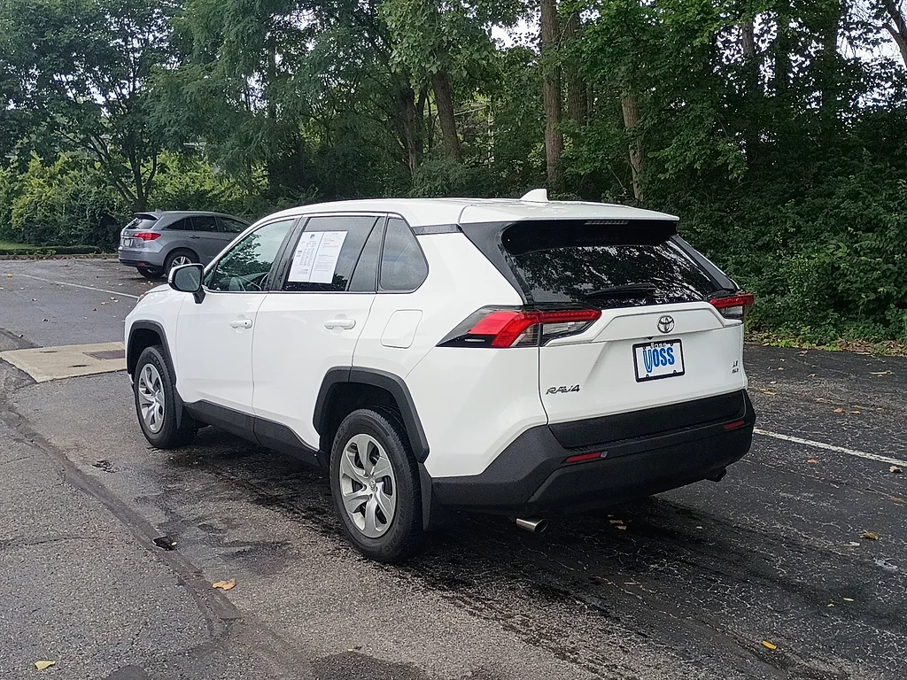 Used 2022 White Toyota LE image 5