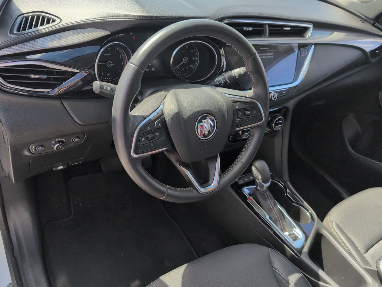 Used 2023 Summit White Buick Select image 10