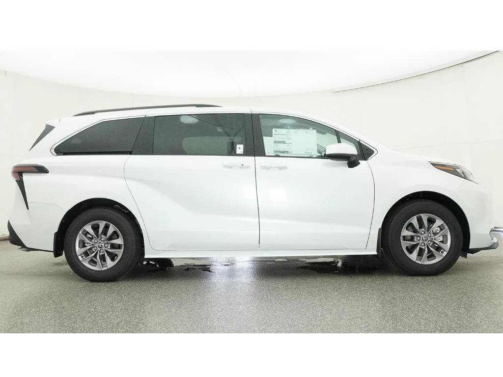 New 2026 Wind Chill Pearl Toyota XLE image 27
