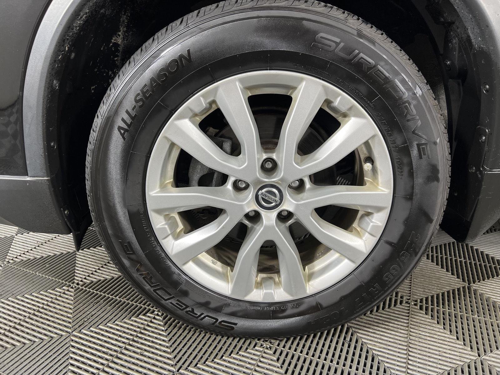 Used 2018 Black Nissan  image 21