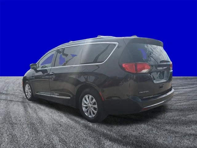 Used 2019 Brilliant Black Crystal Pearlcoat Chrysler Touring L image 6