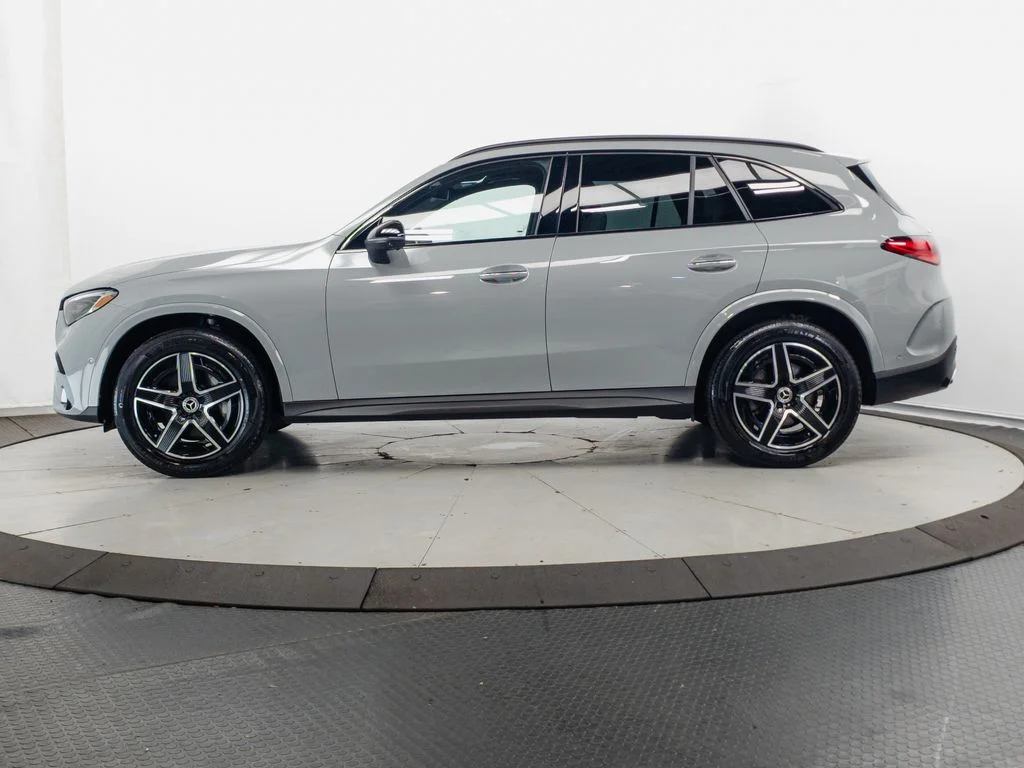 Certified Used 2026  Mercedes-Benz GLC 300 image 4