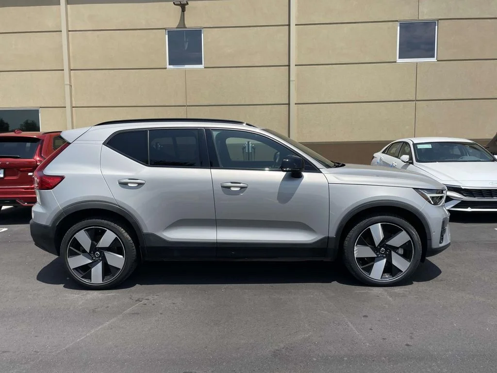 Used 2023 Silver Dawn Metallic Volvo Ultimate image 29