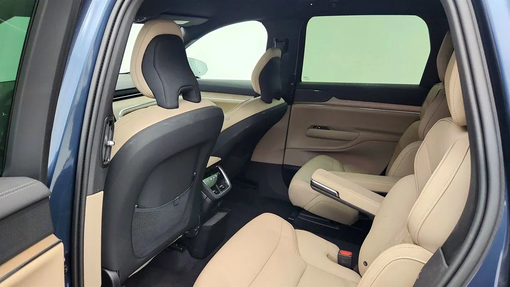 Used 2025 Denim Blue Metallic Volvo Twin Motor Plus 6-Seater w/ Tow Hitch & Panoramic Sunshade image 19