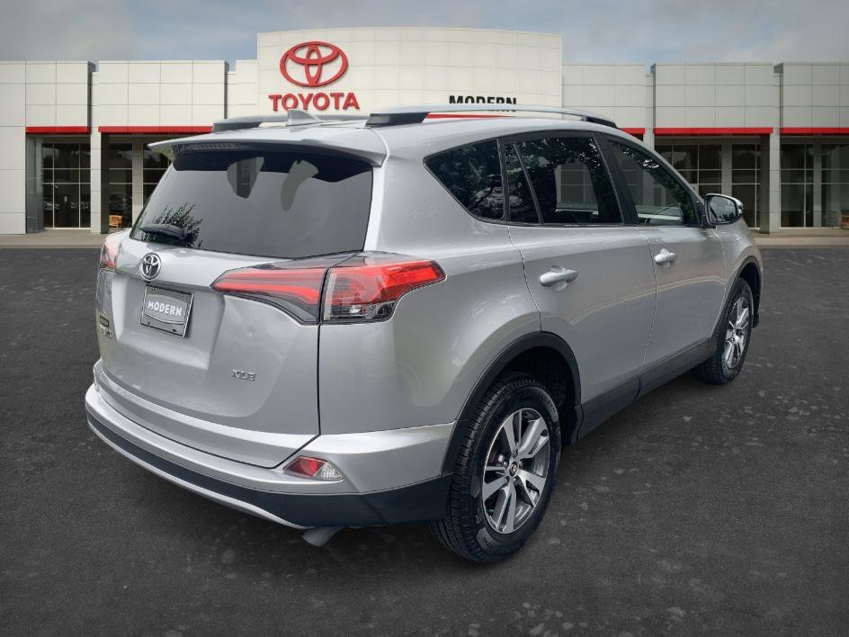 Used 2018 Silver Sky Metallic Toyota XLE image 5