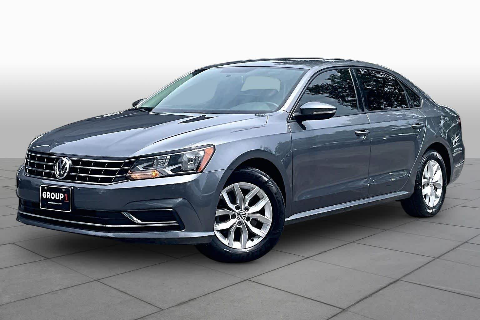 2018 Volkswagen Passat 2.0T S Auto's photo