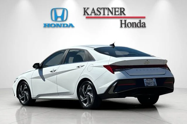 Used 2025 White Hyundai SEL Convenience image 7