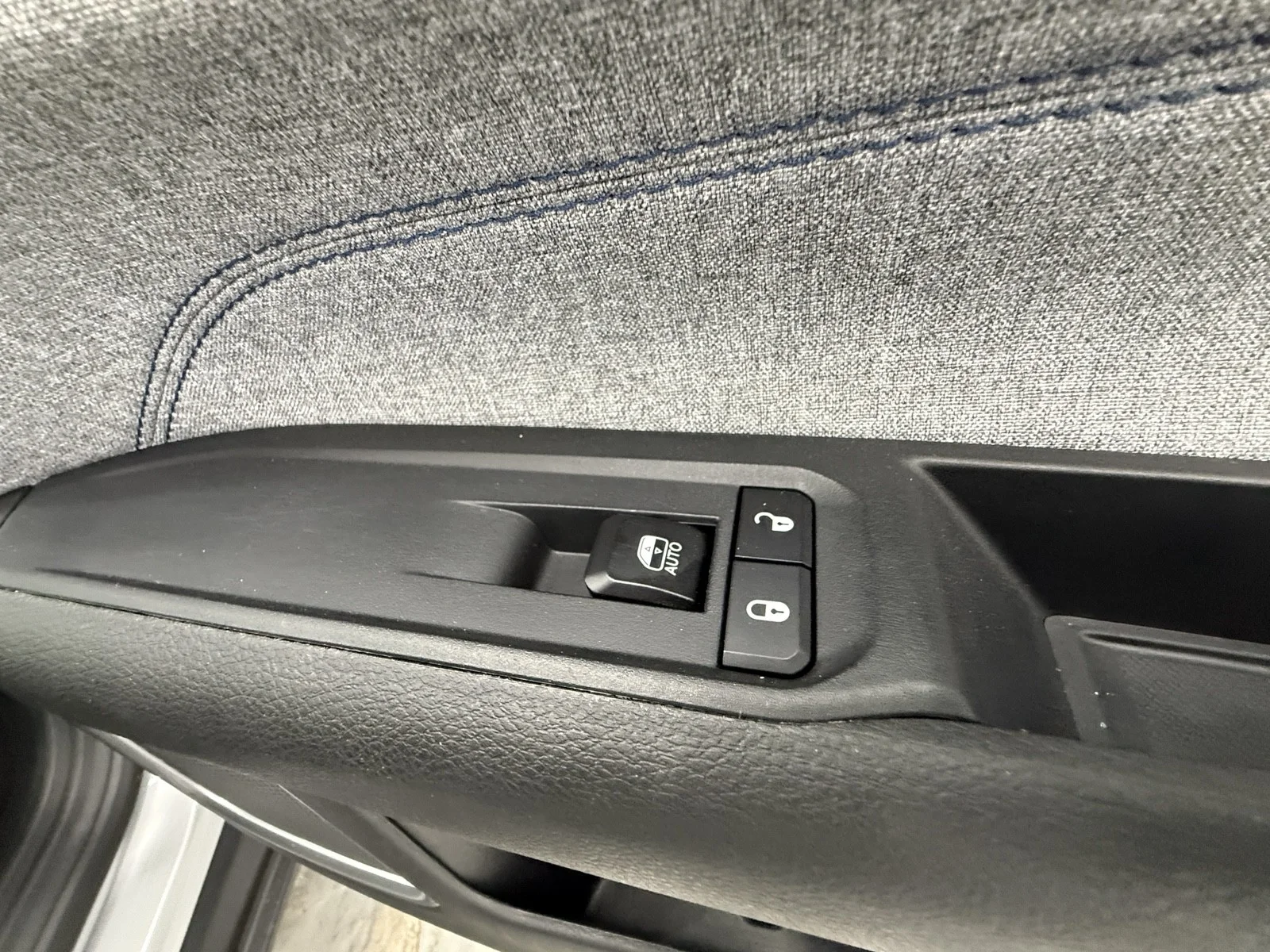 Used 2024 Silver Zynith Metallic Clearcoat Jeep Latitude 4X4 image 39