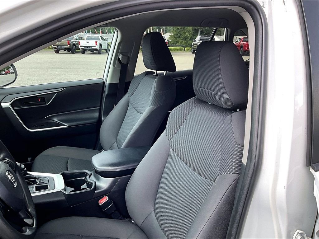 Used 2021 White Toyota LE image 10