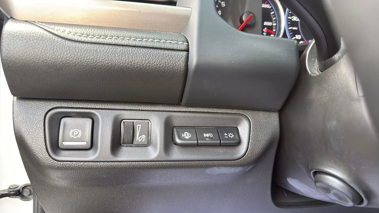 Used 2023 White GMC Denali image 18