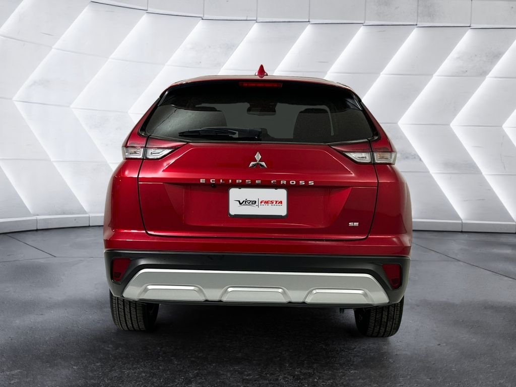 Used 2024 Silver Mitsubishi SE image 5