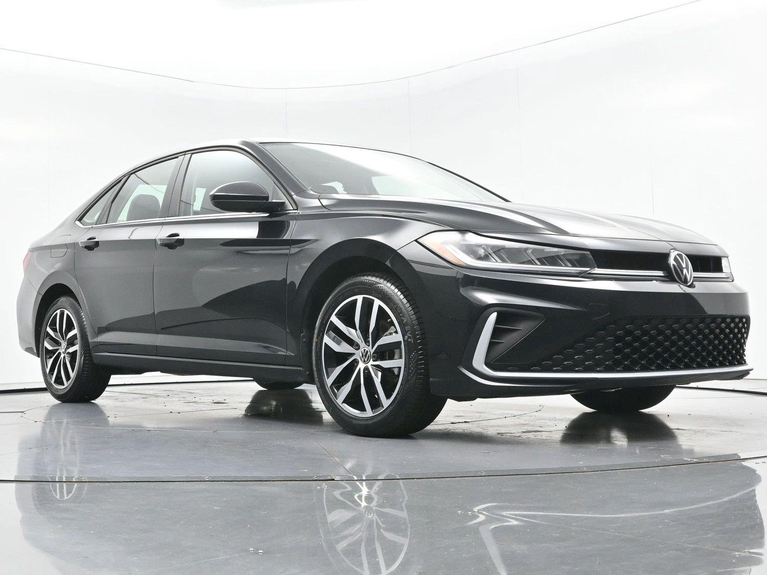 Used 2025 Deep Black Pearl Volkswagen SE image 44