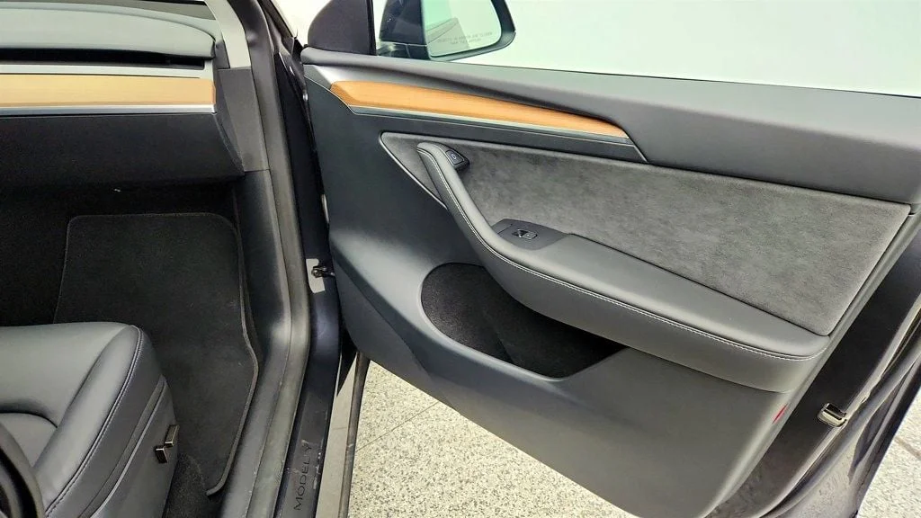 Used 2024 Stealth Grey Tesla RWD *Ltd Avail* image 31