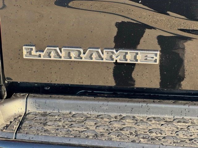 New 2026 Diamond Black Crystal Pearl-Coat Exterior Paint RAM Laramie image 35