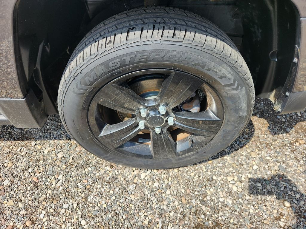 Used 2015 Gray Jeep Sport image 25