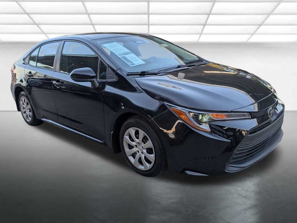 Used 2025  Toyota LE image 1