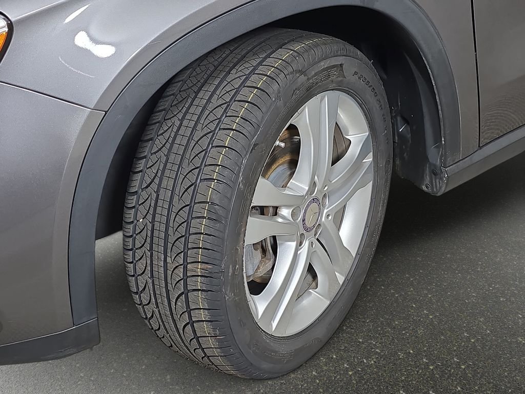 Used 2018 Gray Metallic Mercedes-Benz GLA 250 image 36