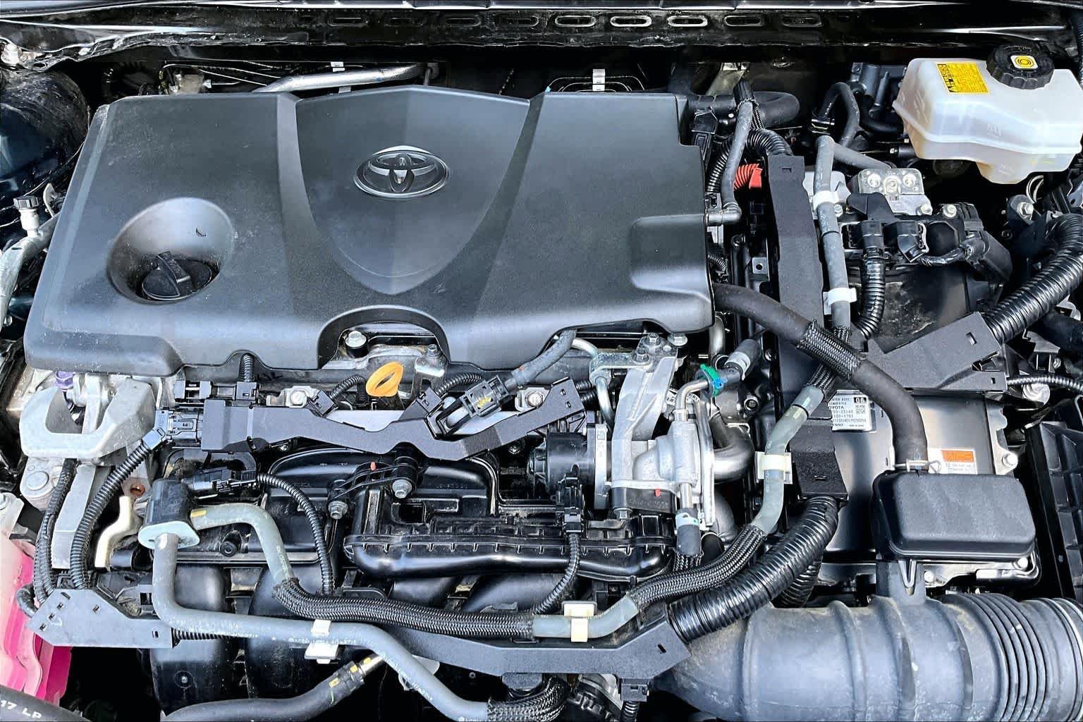 Used 2018 Galactic Aqua Mica Toyota Hybrid XLE image 33