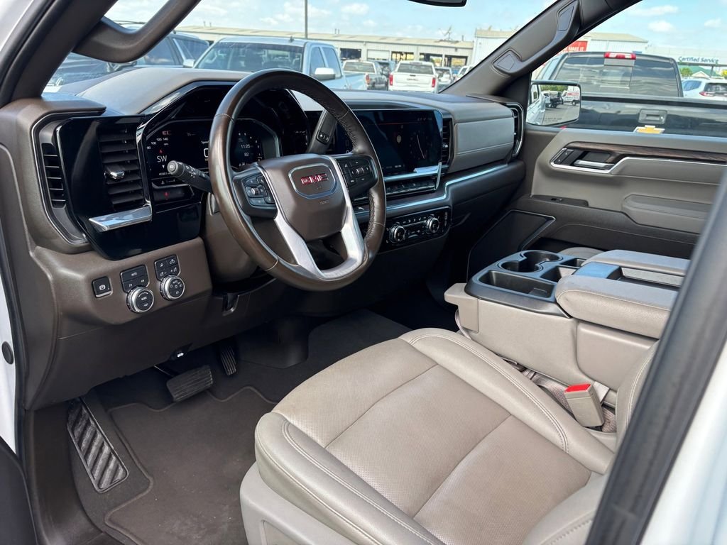 Used 2025 White GMC SLT image 7