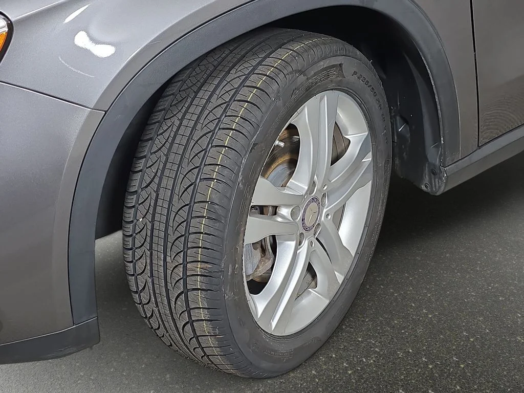 Used 2018 Gray Metallic Mercedes-Benz GLA 250 image 36