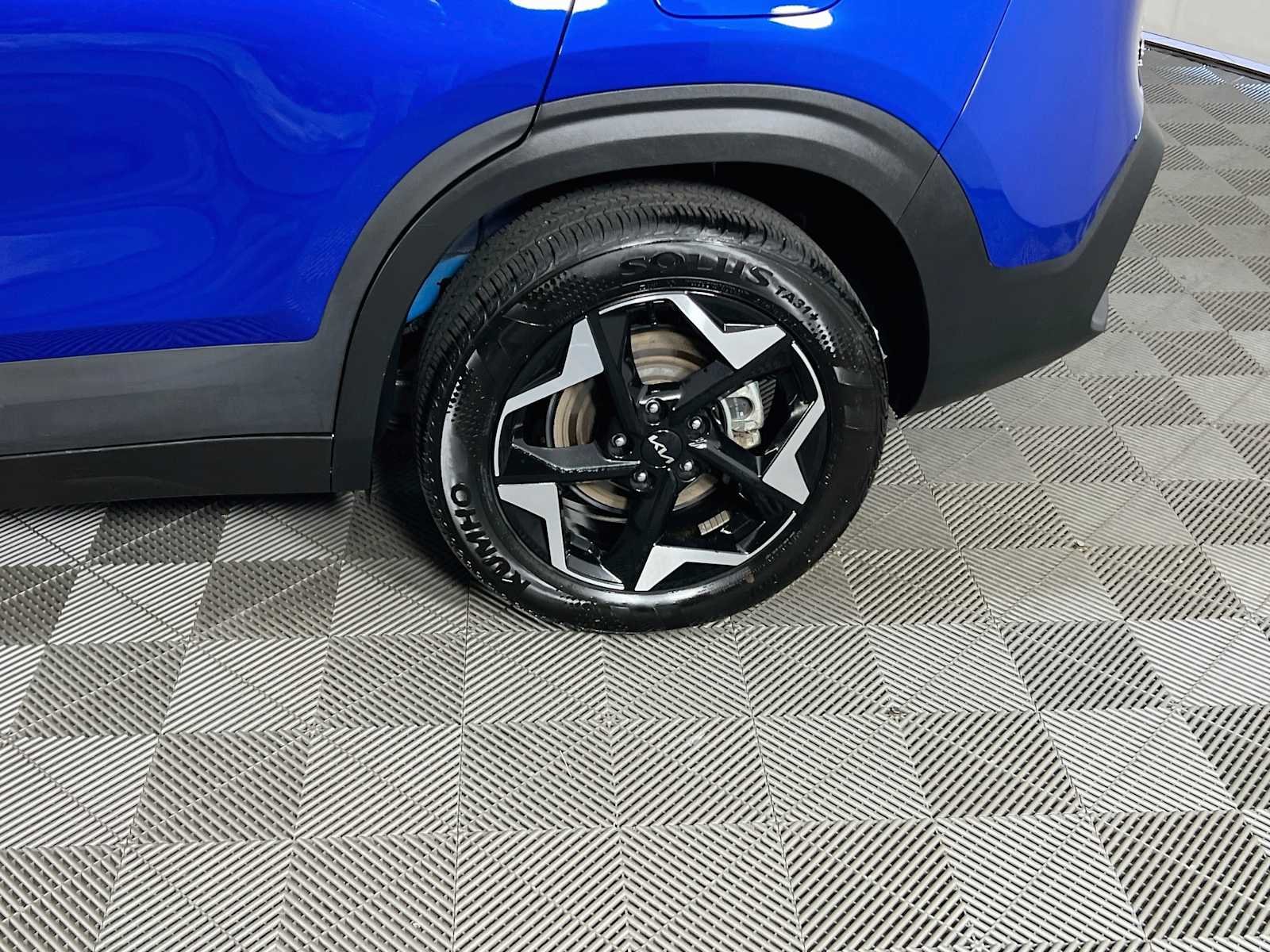 Used 2025 Neptune Blue Kia S image 30