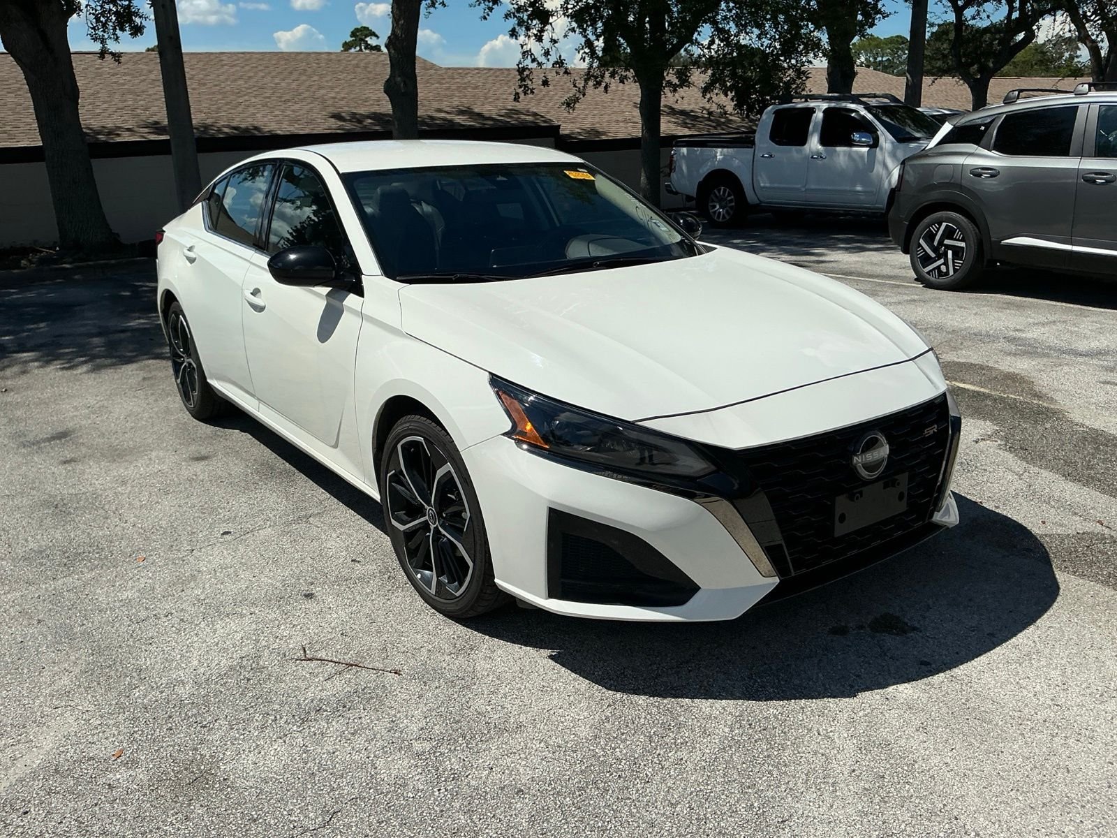 Certified Used 2024 White Nissan 2.5 SR image 4