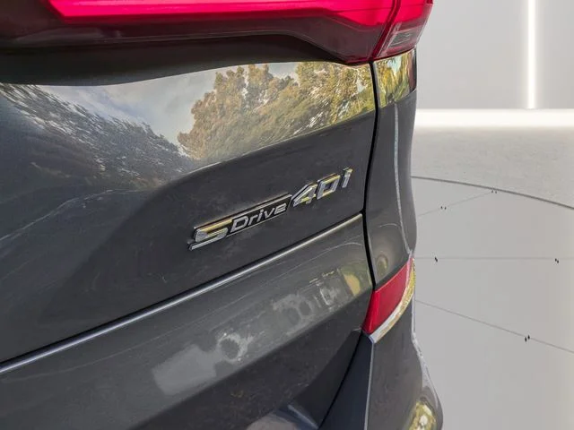 Used 2020 Gray BMW sDrive40i image 9