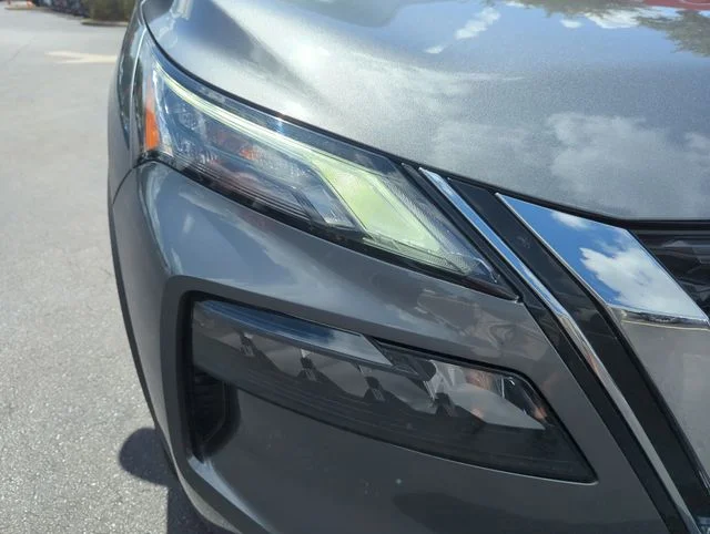 Used 2021 Gray Nissan S image 17