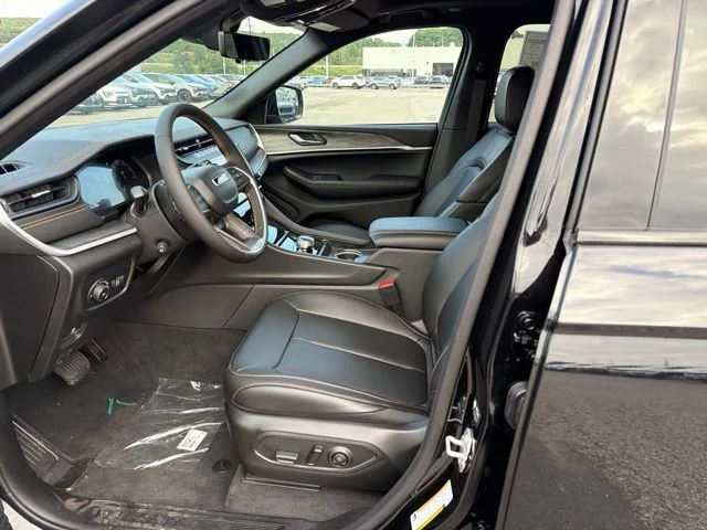 New 2026 Black Jeep  image 12