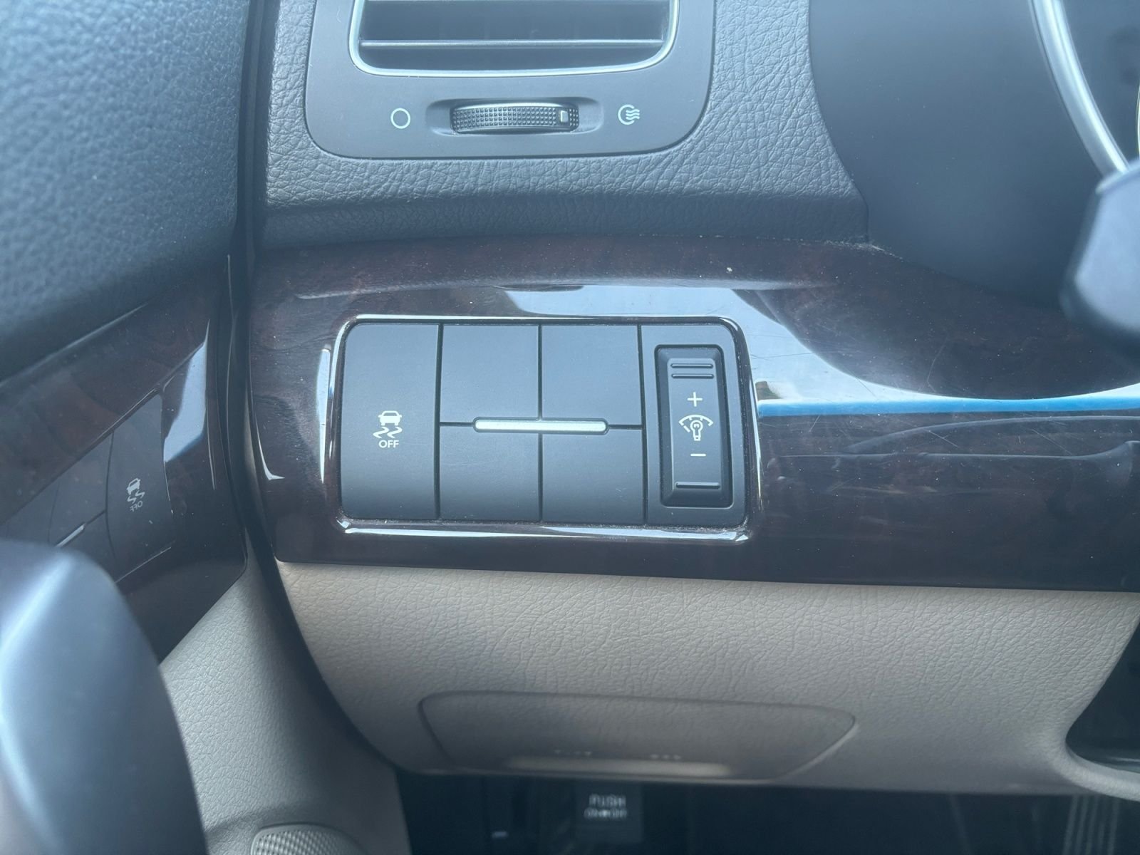 Used 2015 White Kia EX image 21
