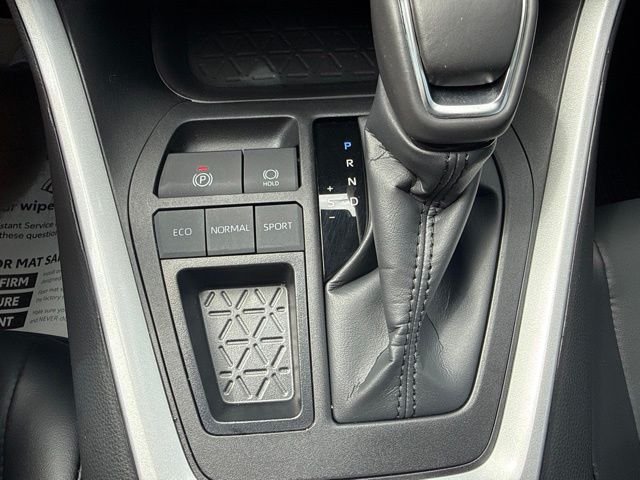 Used 2023  Toyota XLE Premium image 40
