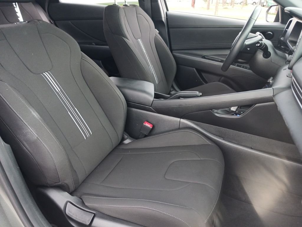 2025 Hyundai Elantra SEL - Photo 16
