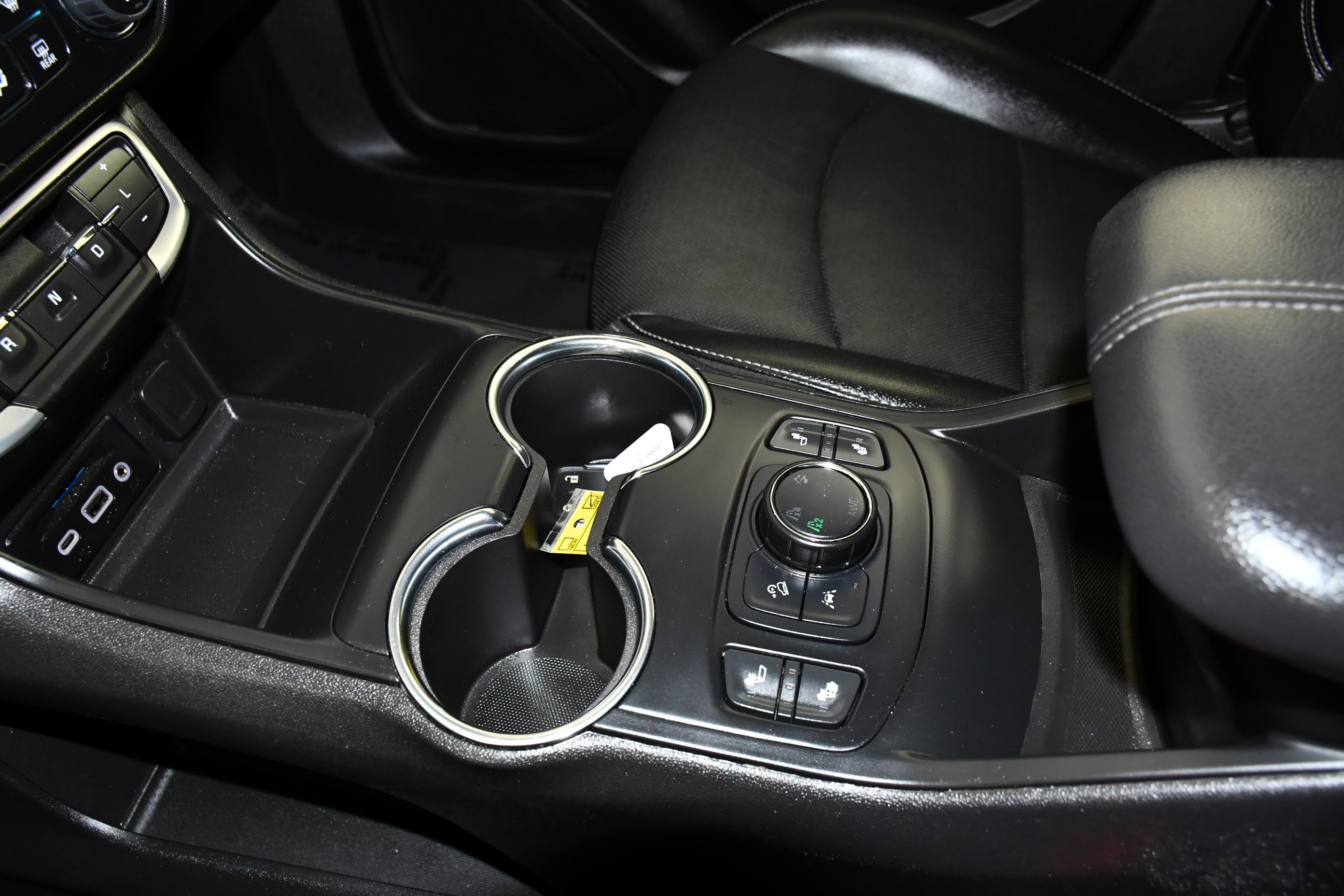 Used 2024 Sterling Metallic GMC SLT image 32