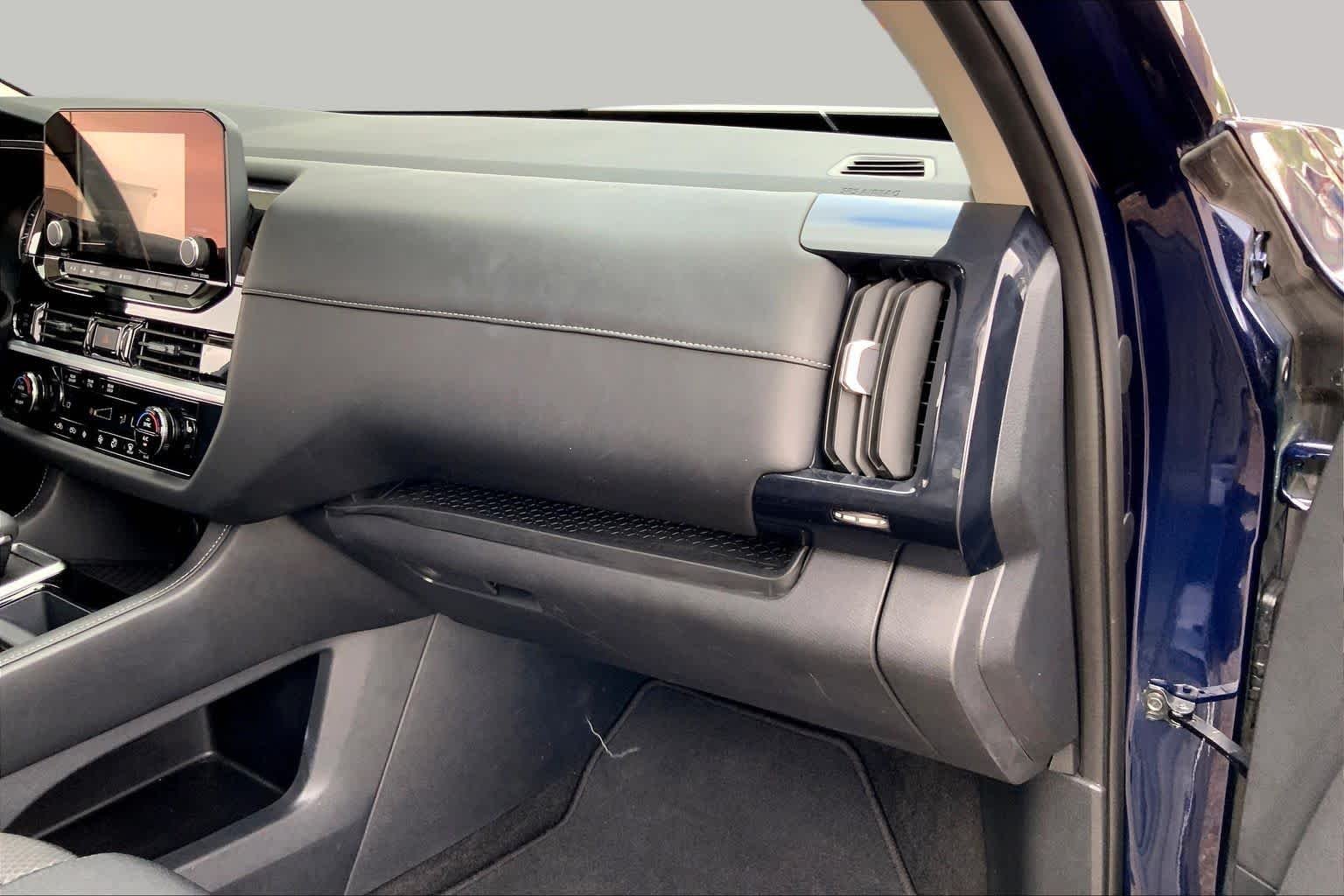 Used 2025 Deep Ocean Blue Pearl Nissan SV image 19