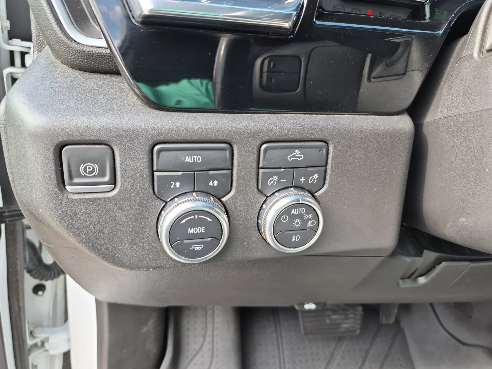 Used 2022 Summit White GMC Elevation image 27