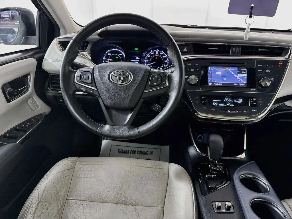 Used 2013 Red Toyota XLE Touring image 28